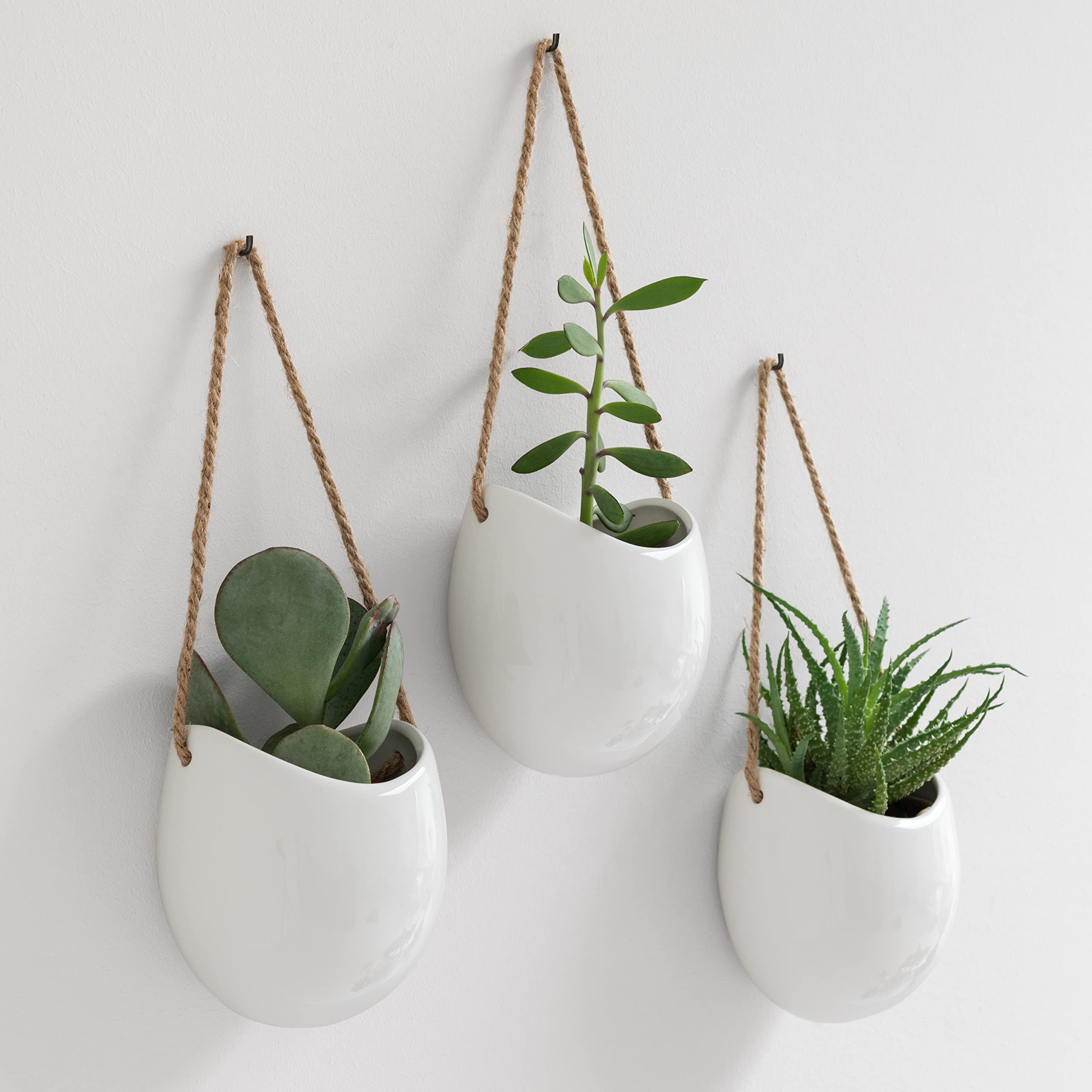 Kazai.® | Porcelain Wall Vases | 3 Piece Set | Including Wooden Hooks | Matte White