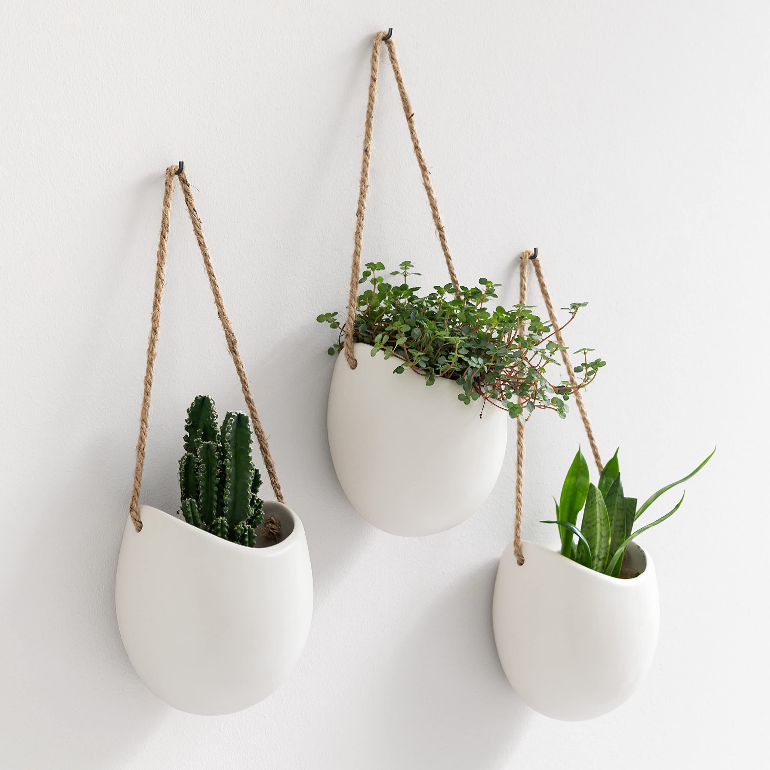 Kazai.® | Porcelain Wall Vases | 3 Piece Set | Including Wooden Hooks | Matte White