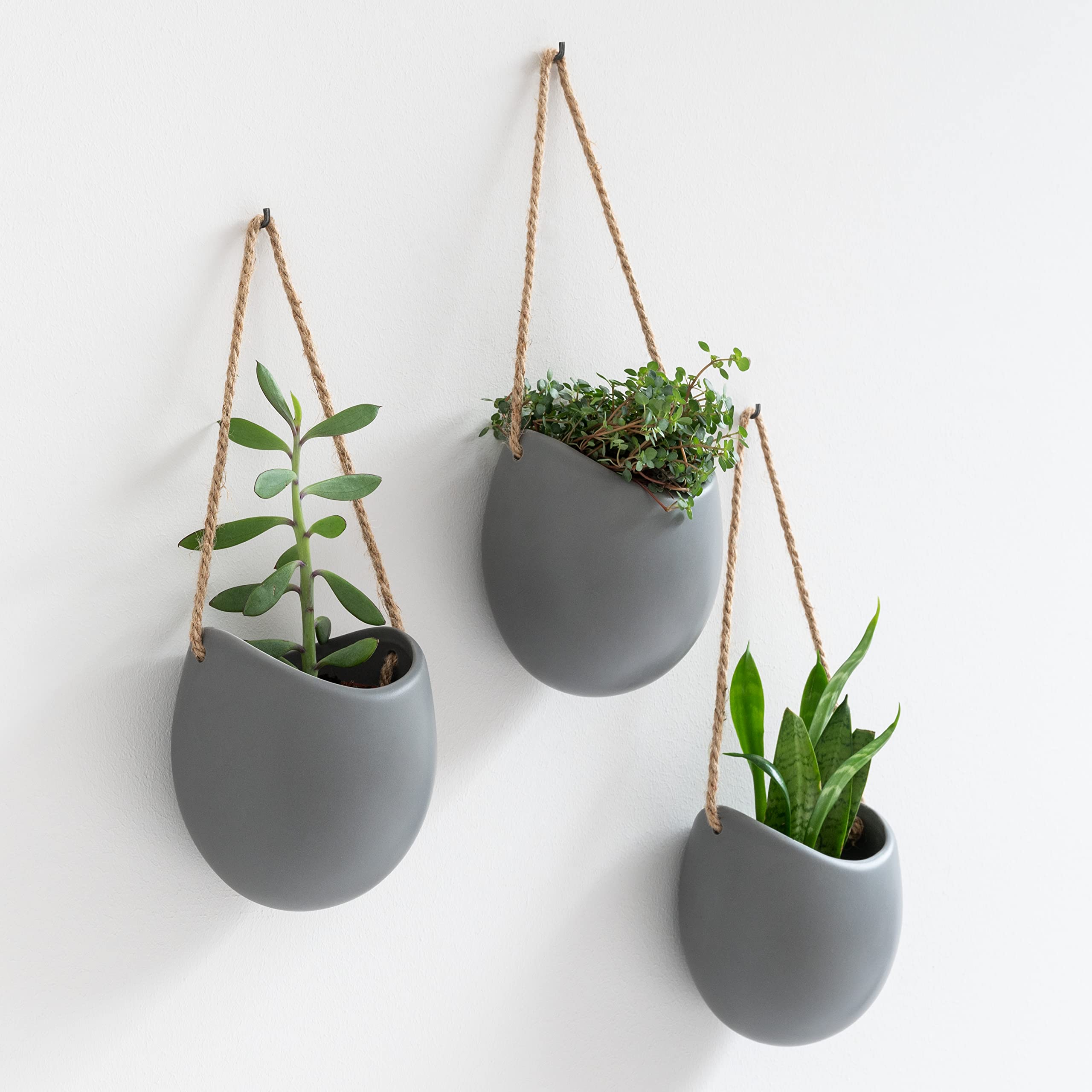 Kazai.® | Porcelain Wall Vases | 3 Piece Set | Including Wooden Hooks | Matte White