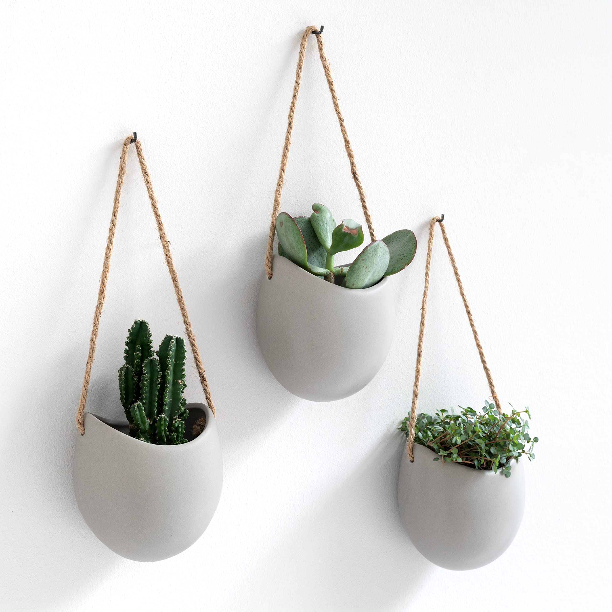 Kazai.® | Porcelain Wall Vases | 3 Piece Set | Including Wooden Hooks | Matte White